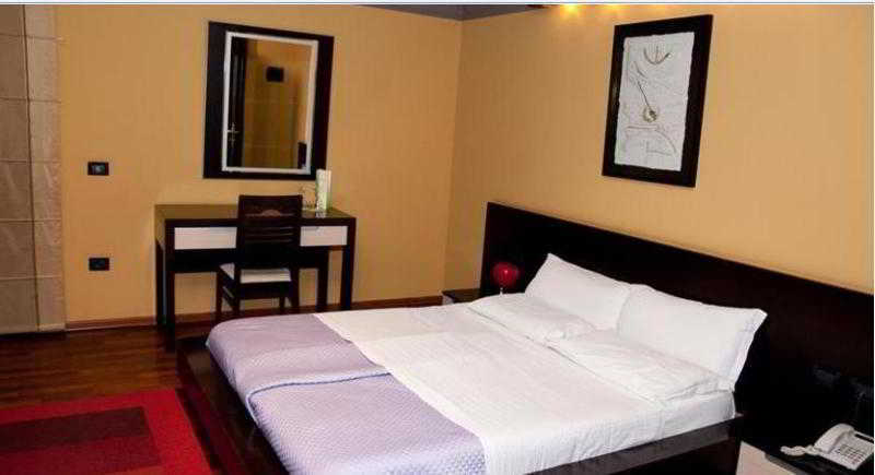 Green House Hotel & Restaurant Tiranë Luaran gambar